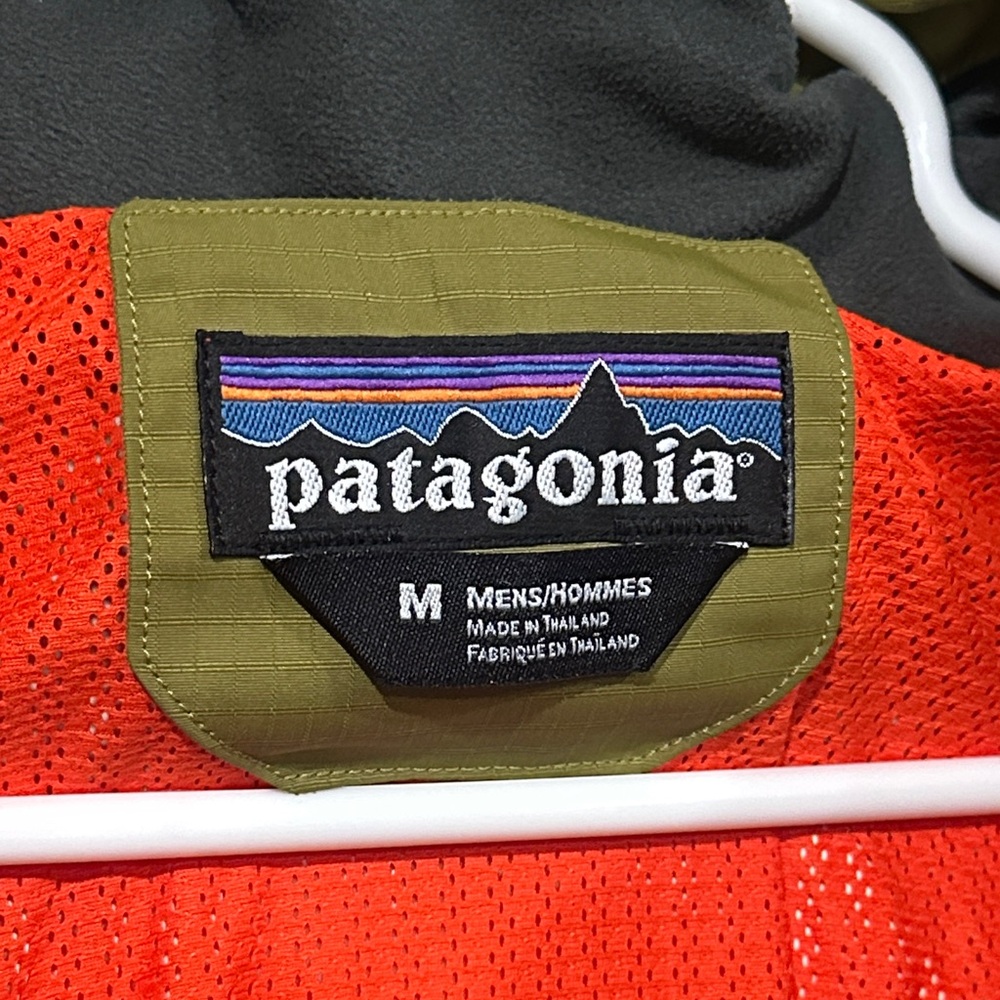 Patagonia Men's Green Raincoat - Picture 3 of 4